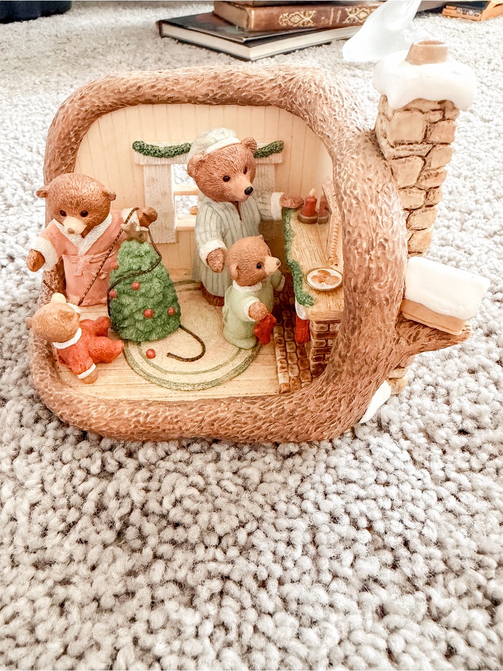 1991 Hallmark Galleries "Bear Family Christmas" Figurine